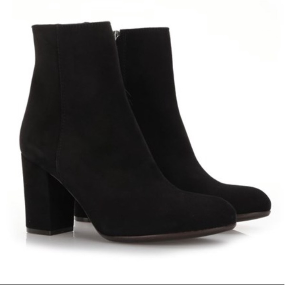 Via Roma Black Suede Ankle Boot 2.5’ Heel Black Womens Size 8 EUC